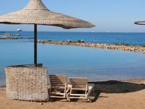 Mini-Studio With Free Private Beach